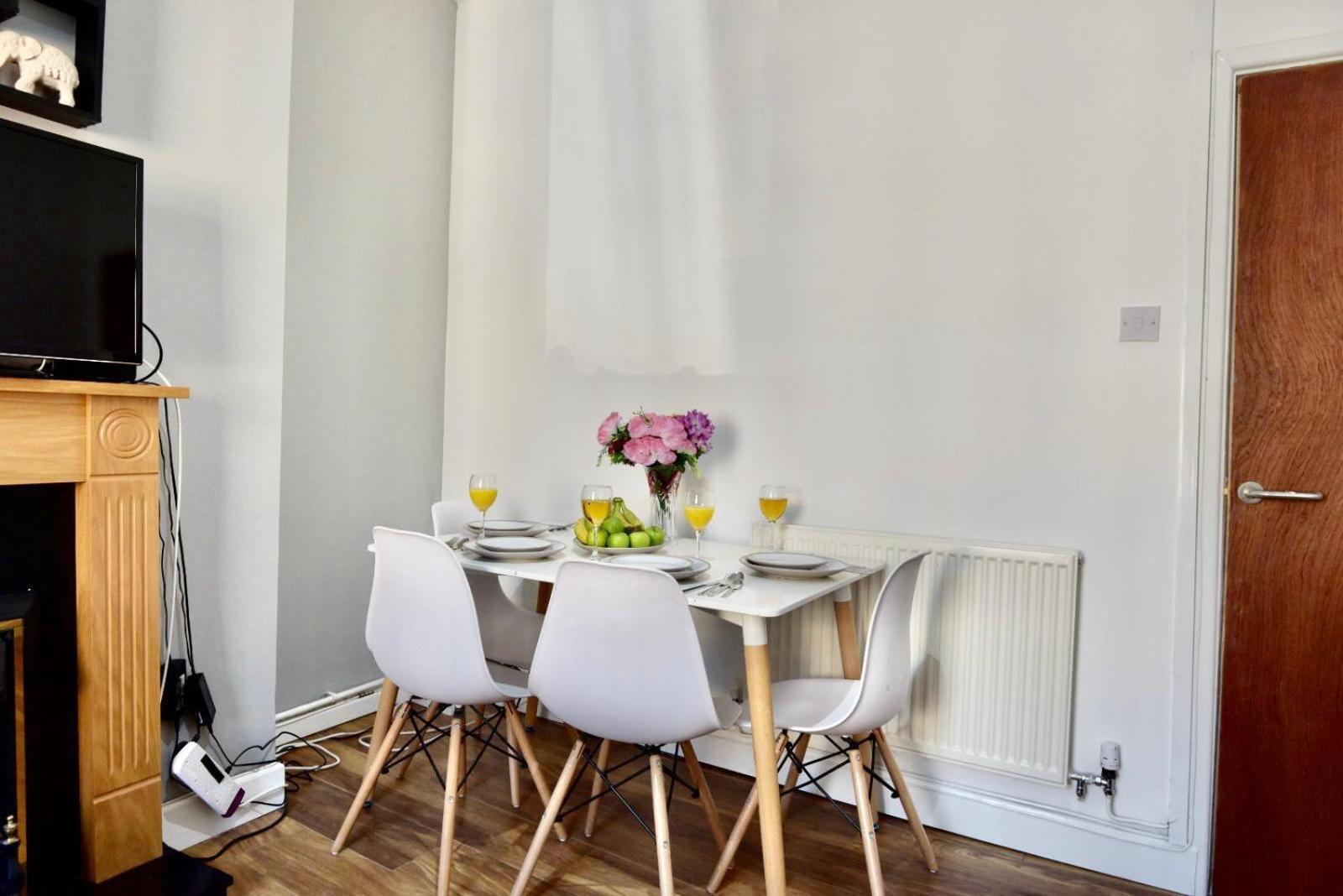 Come On In Lucas Street Newport Train Station Sleep Upto 8 Villa Dış mekan fotoğraf